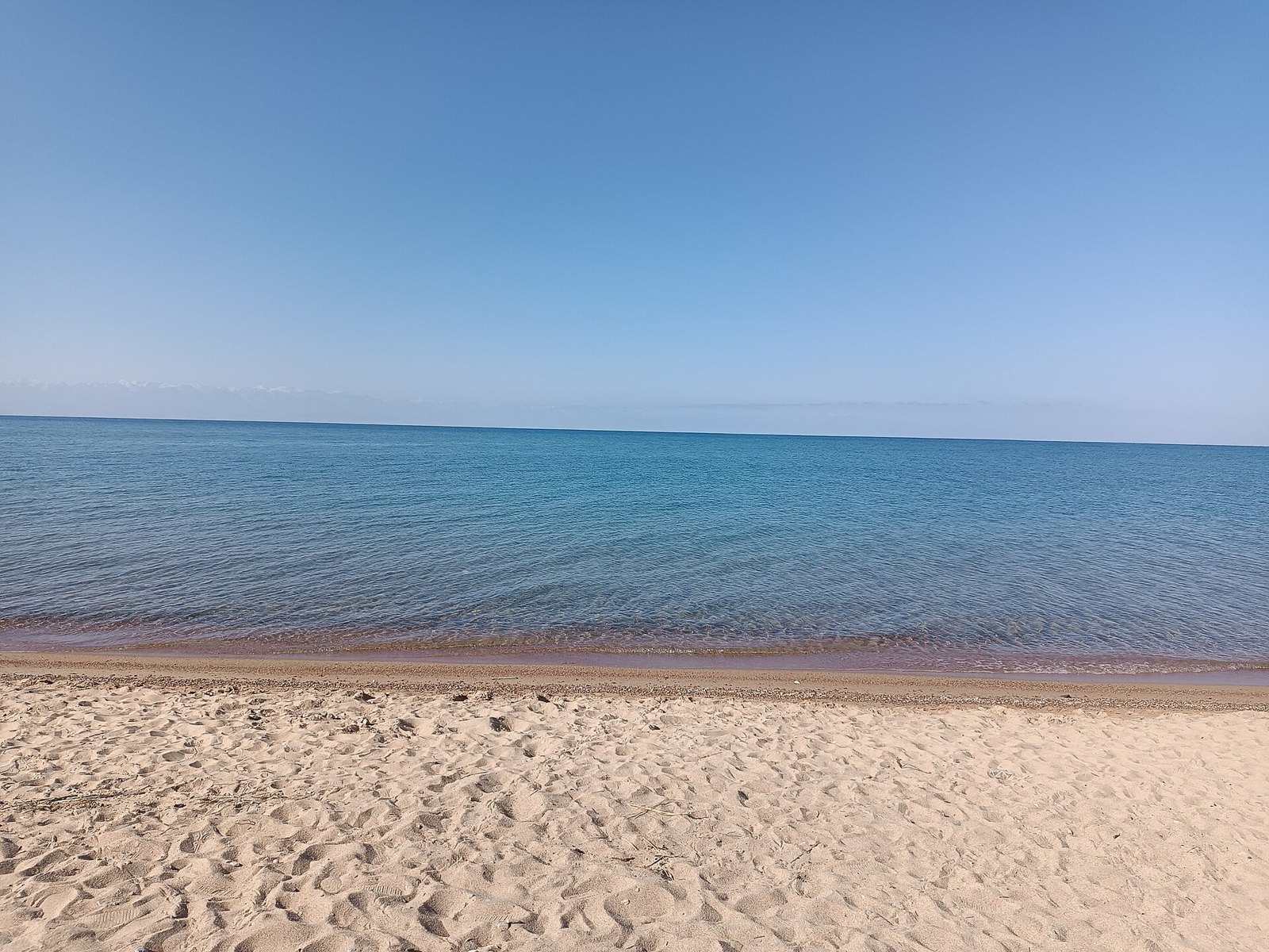 Иссык-Куль: View of Issyk-Kul lake from the beach of Kara-Oy village