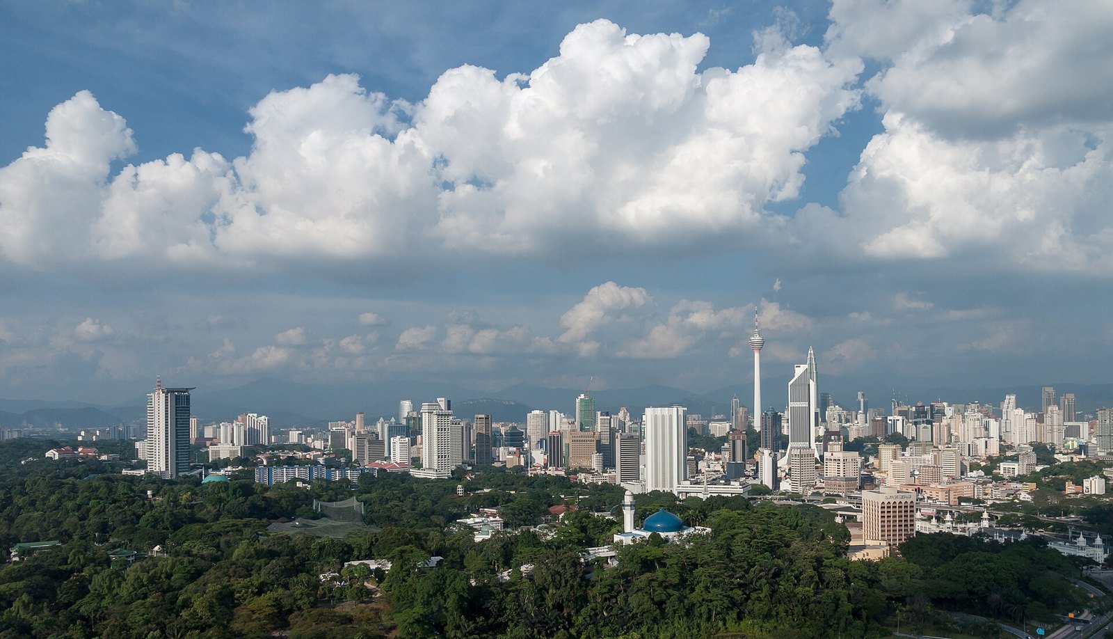 Куала-Лумпур: Kuala Lumpur Malaysia Skyline-01