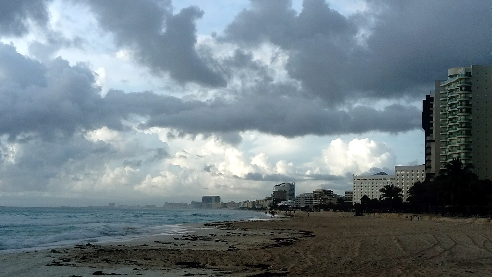 Канкун: Clouds over Cancun Oct 2019