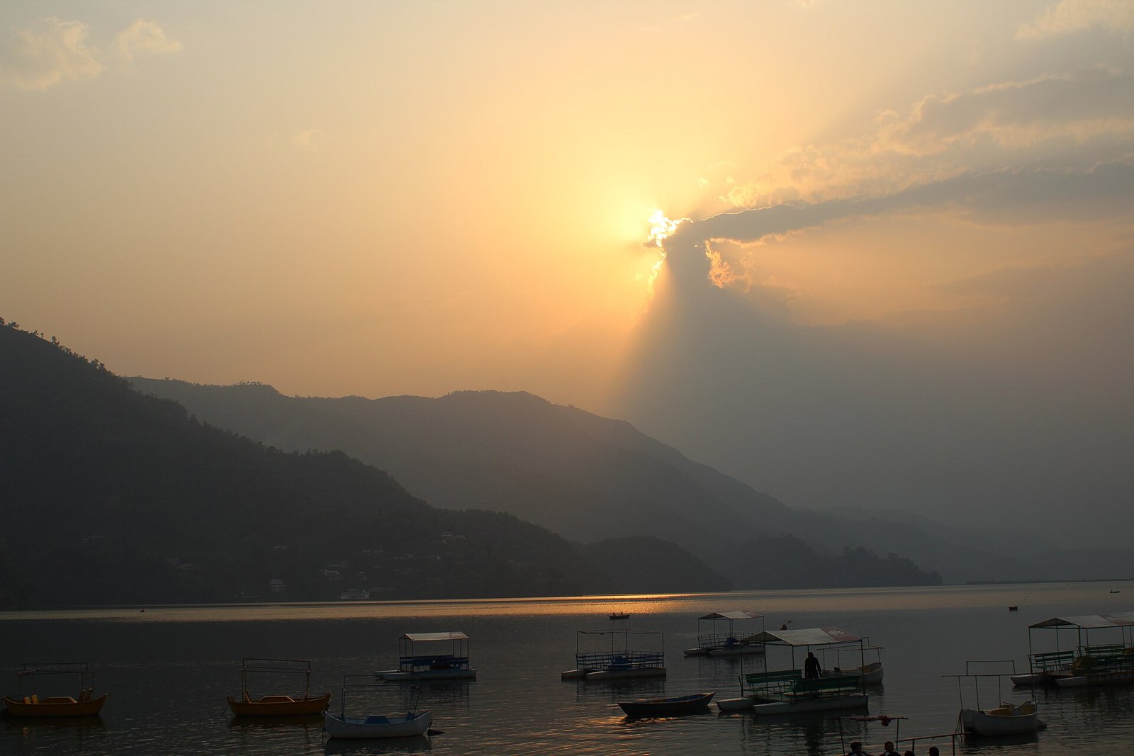 Покхара: Phewa Lake of Pokhara city
