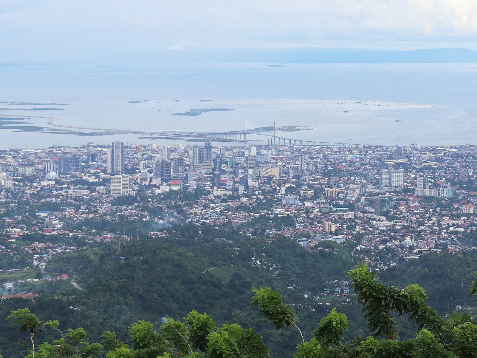 Себу: Cebu downtown, capitol view from Tops Lookout (Cebu City; 09-06-2022)