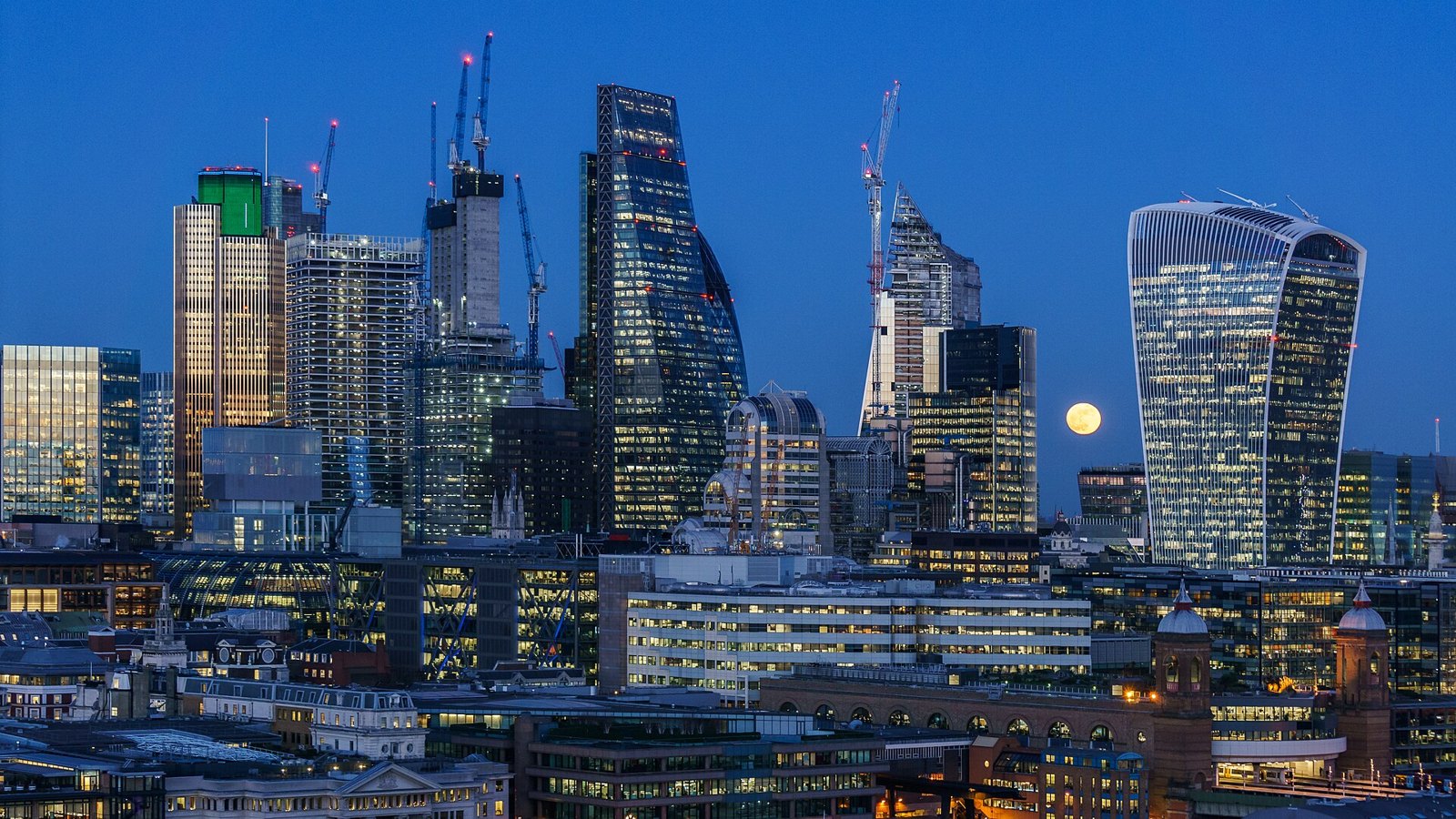 Лондон: Super moon over City of London from Tate Modern 2018-01-31 4