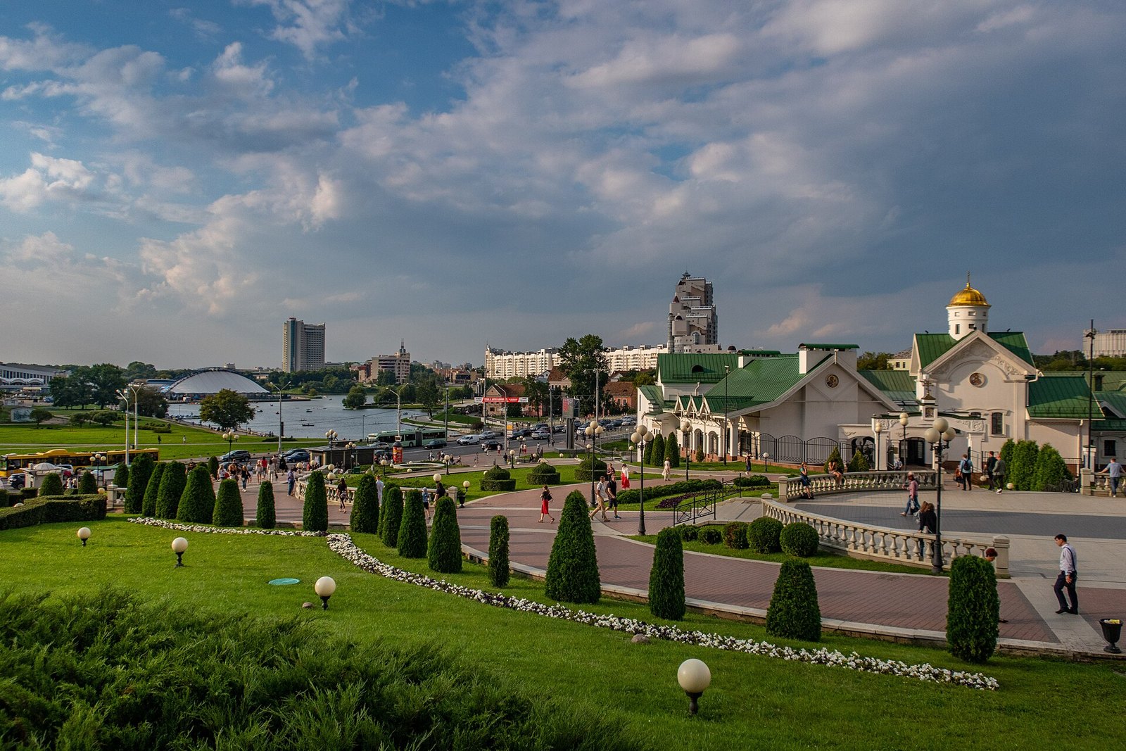 Минск: Minsk skyline near Niamiha (120819)