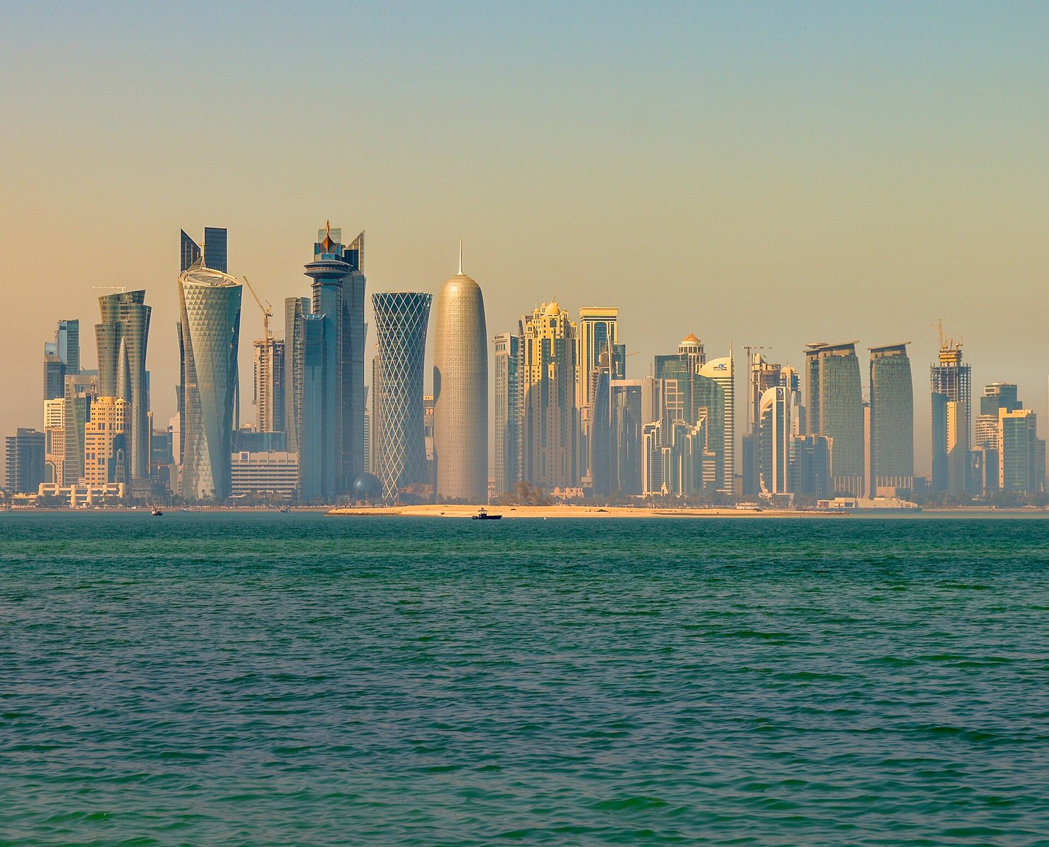 Доха: Doha skyline in the morning (12544910974)