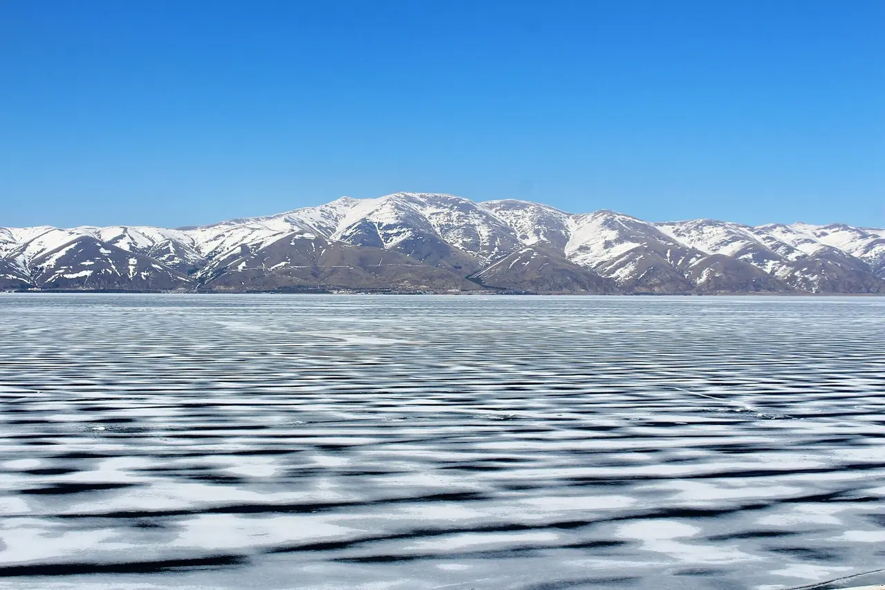 Севан: Frozen Lake Sevan, ՎԱՍ