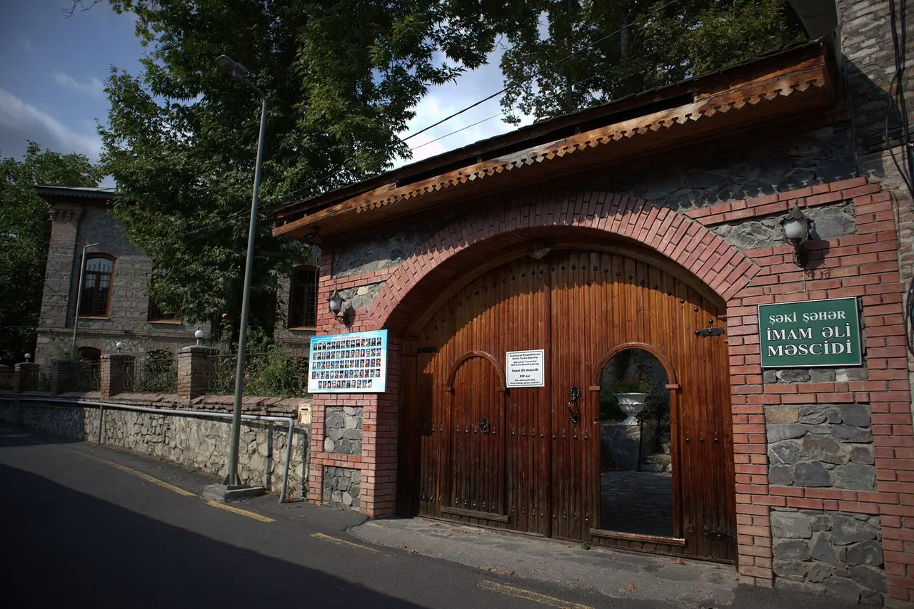 Шеки: Sheki Imam Ali Mosque (exterior view)