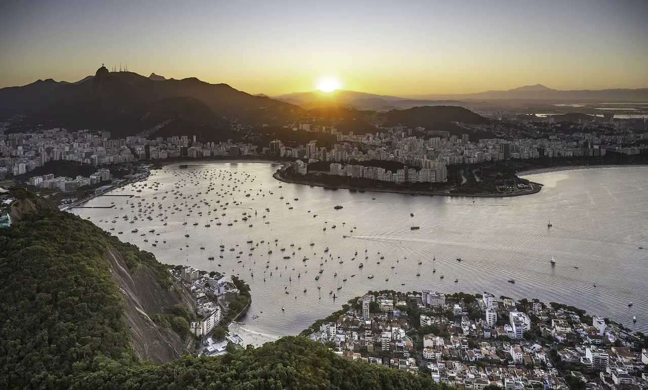 Рио-де-Жанейро: Rio skyline and Cristo Redentor from Sugarloaf Mountain, Brazil