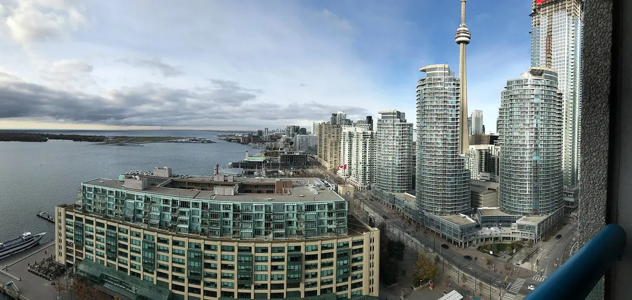 Торонто: Toronto harbour skyline panorama (38538132015)