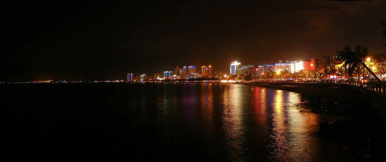 Санья: Sanya Beach Night - panoramio