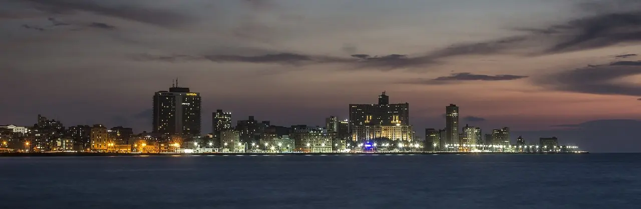 Гавана: Skyline of Vedado Neighborhood in Havana, Cuba