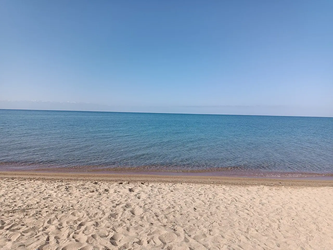 Иссык-Куль: View of Issyk-Kul lake from the beach of Kara-Oy village