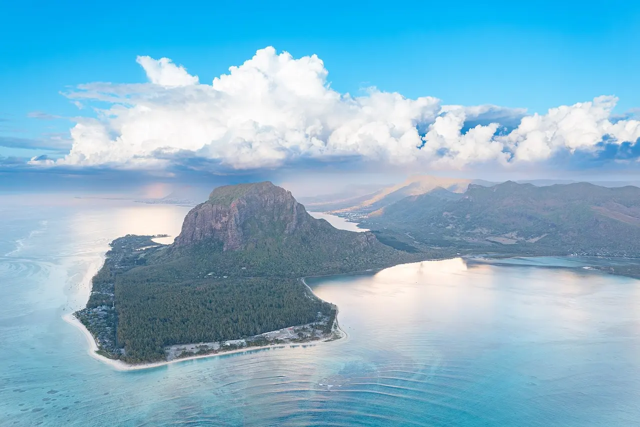 Маврикий: островной маршрут: Aerial view of the landscape of Mauritius (53698215290)