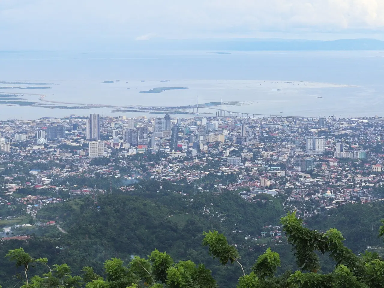 Себу: Cebu downtown, capitol view from Tops Lookout (Cebu City; 09-06-2022)