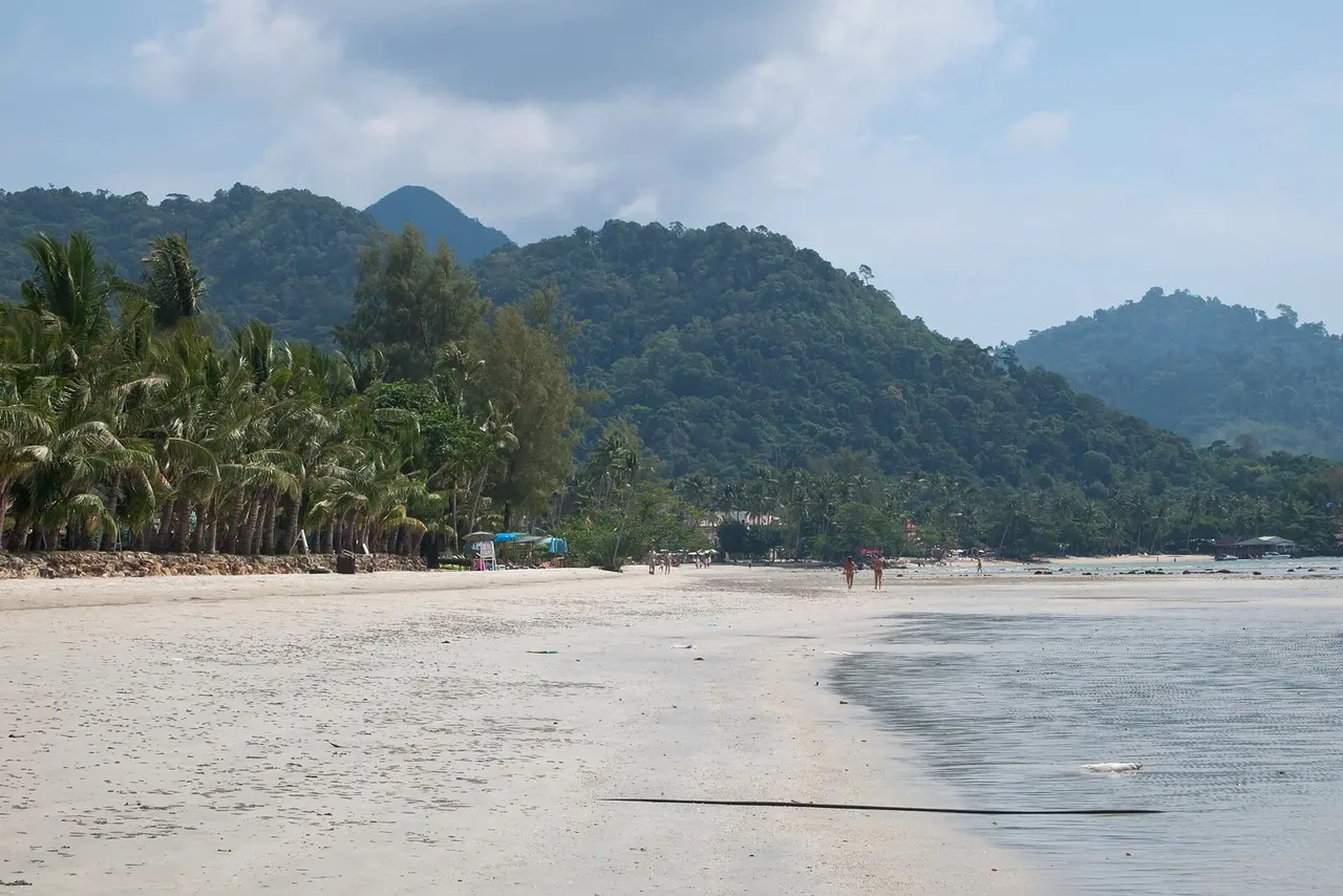 Ко-Чанг: Klong Prao Beach, west coast of Ko Chang Island, Thailand